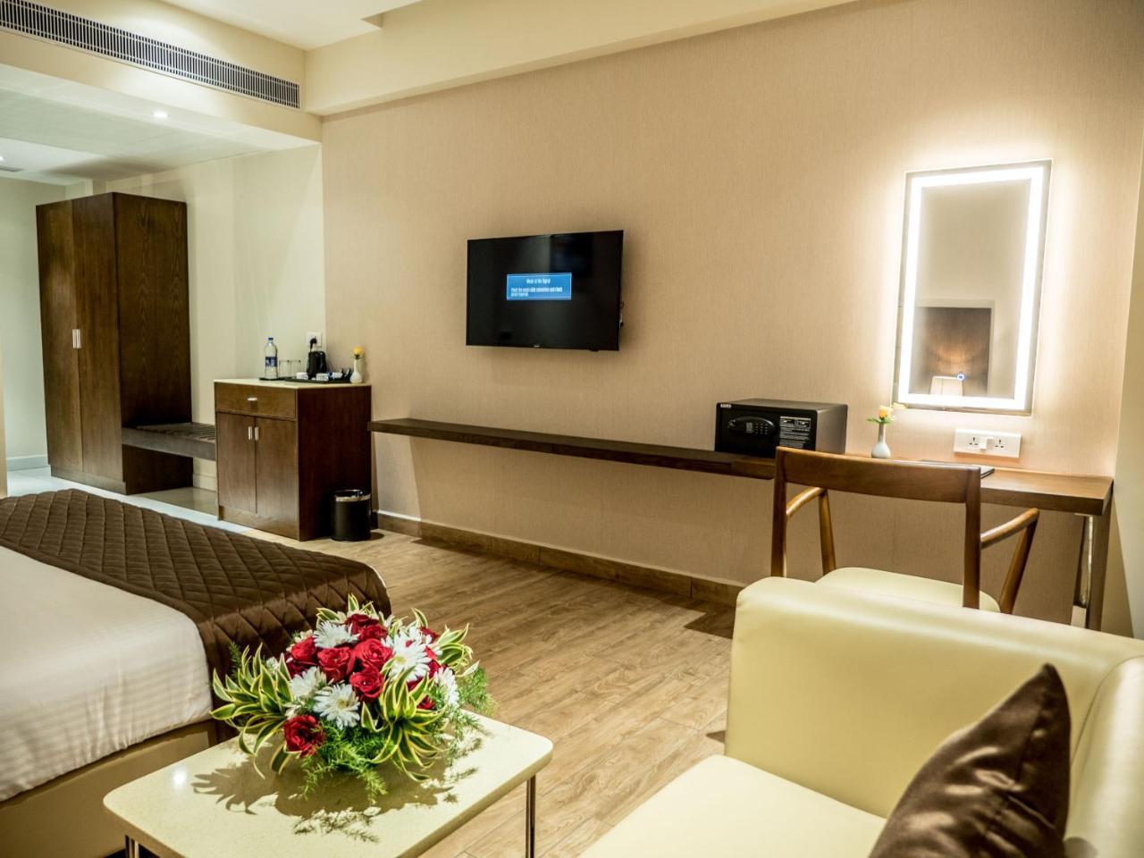 Grand Ashok Hotel Thanjavur Buitenkant foto