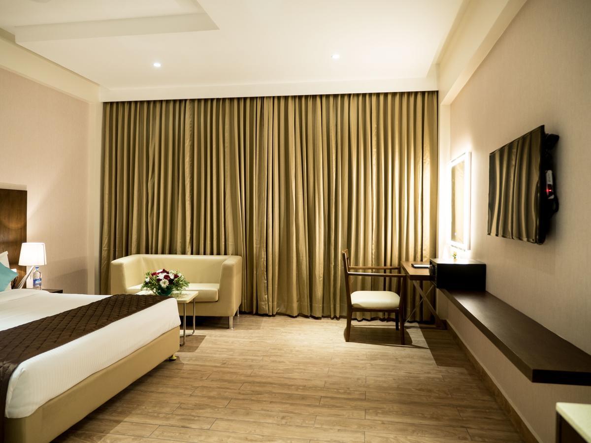 Grand Ashok Hotel Thanjavur Buitenkant foto