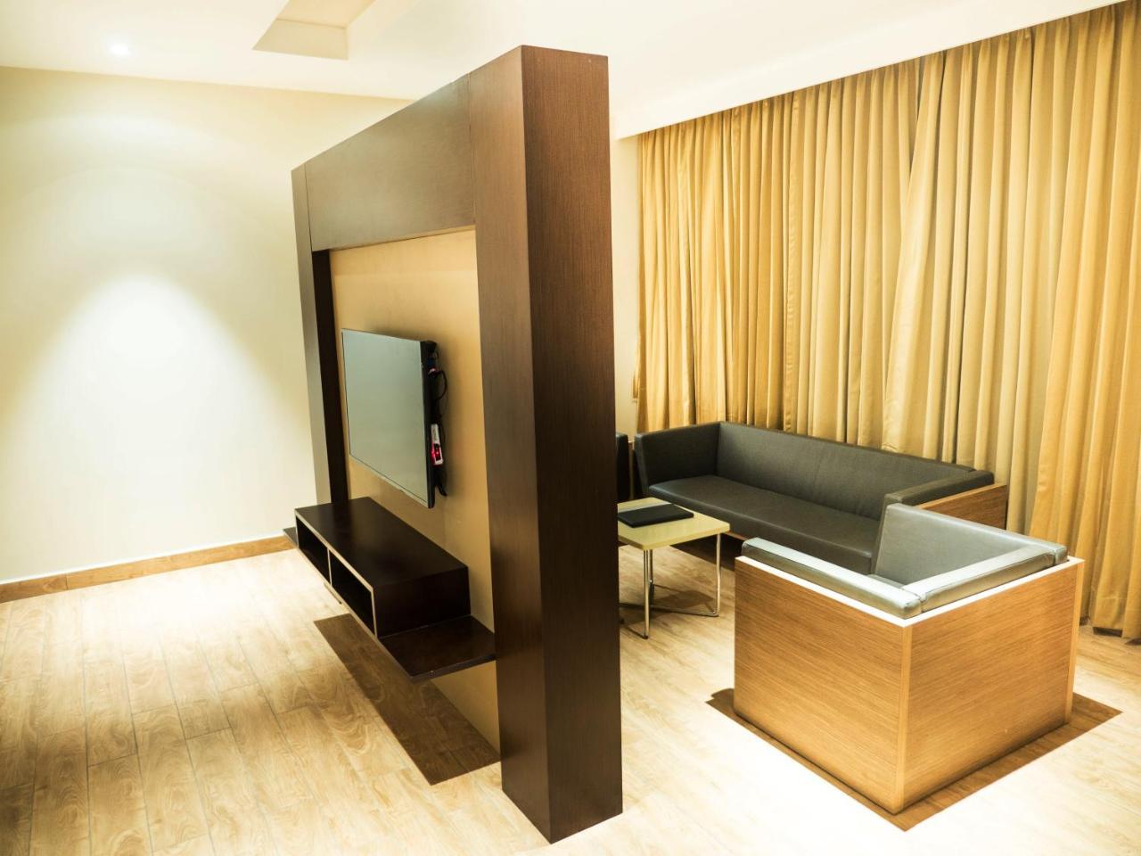 Grand Ashok Hotel Thanjavur Buitenkant foto