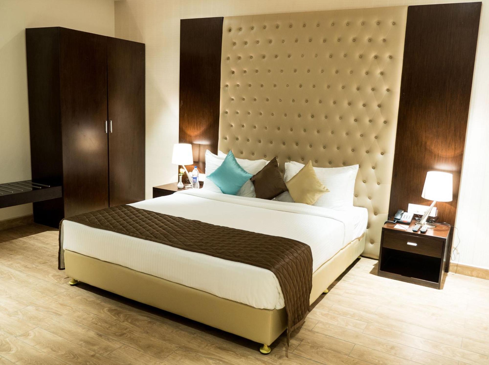 Grand Ashok Hotel Thanjavur Buitenkant foto