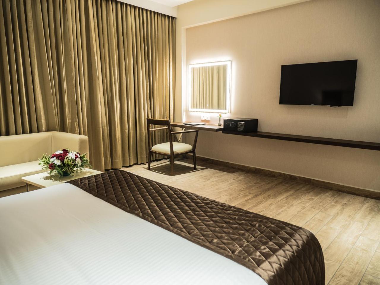 Grand Ashok Hotel Thanjavur Buitenkant foto