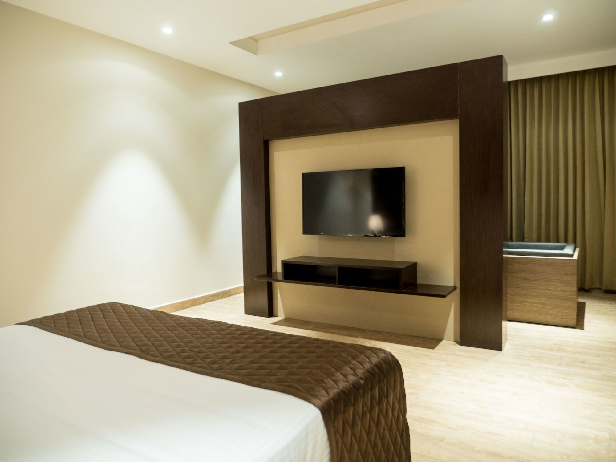Grand Ashok Hotel Thanjavur Buitenkant foto